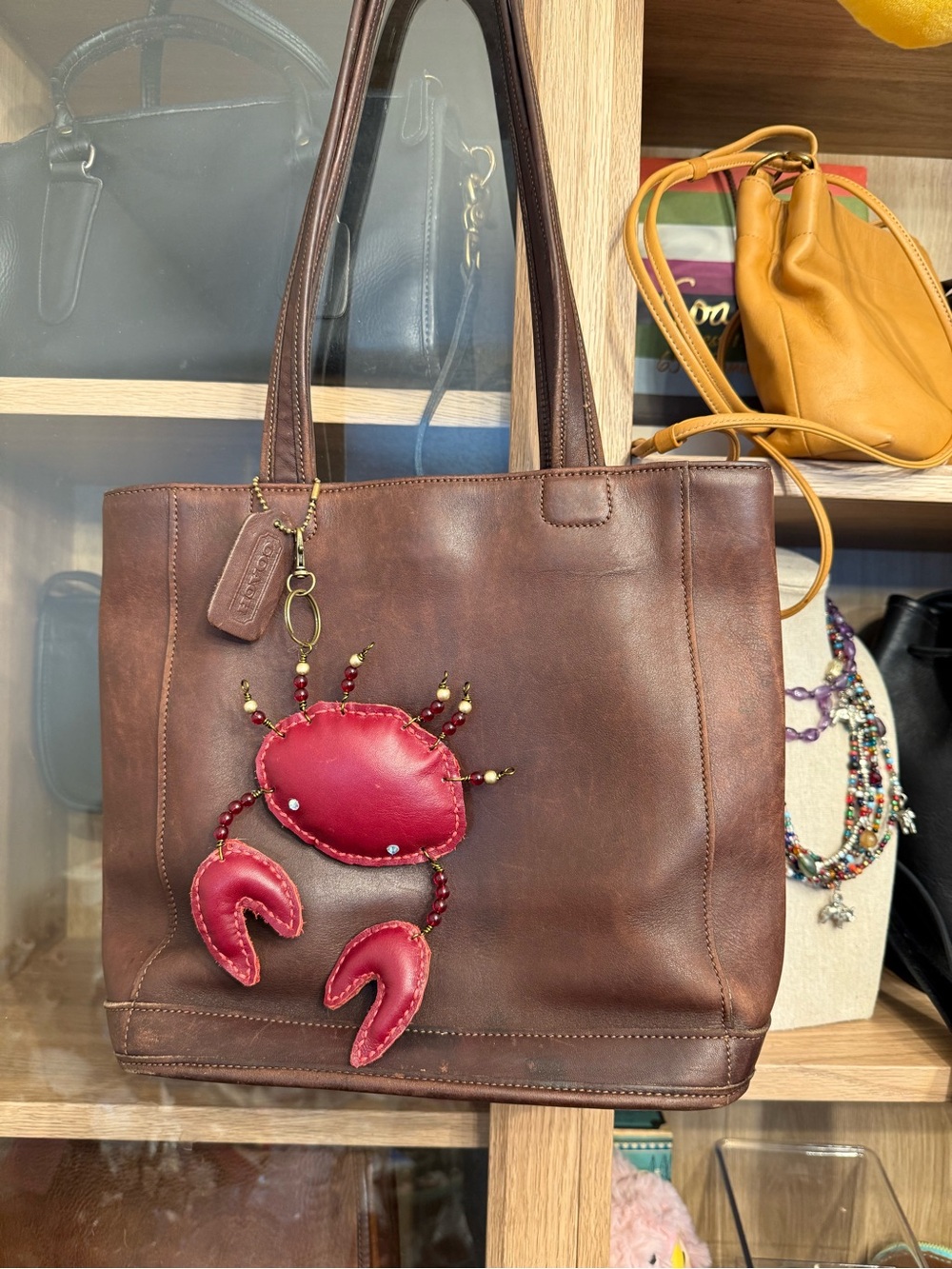“Garnet” Hand-sewn leather crab Large - Picture 2 of 5